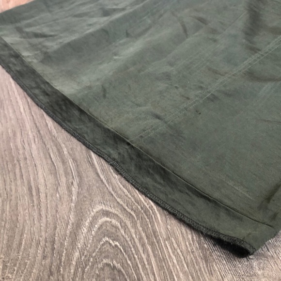 Olive dress with sleeve detail size 4-6 - Picture 4 of 9